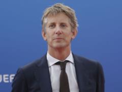Legendary goalkeeper Van der Sar hospitalized with brain hemorrhage