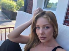 Tina Karol enjoyed the rest in the courtyard of her country house and showed that she is growing