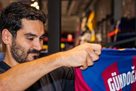 Barcelona held a ceremony to sign the contract with Gundogan
