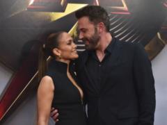 Jennifer Lopez without a single drop of makeup dedicated a new song to Ben Affleck on their first anniversary