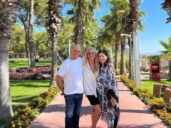 Lilia Rebrik admired rare photos with her parents on a family vacation