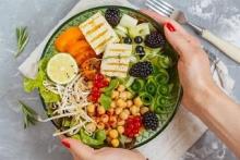 Desk lunches reduce student productivity