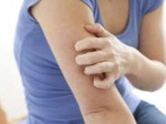 The main symptoms of a lack of bile