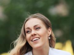 ALYOSHA surprises with daring photo with naked collarbones and sunglasses