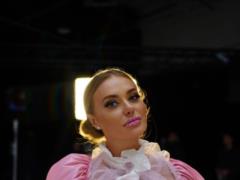 Slava Kaminska lit up the guise of a foreign-born boyfriend