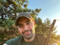 Виталий Козловский показал свой блиндаж и маленьких соседей, живущих с ним на передовой