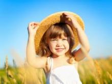 How to prevent a baby from overheating in the sun: tips for parents
