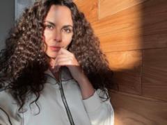 Настя Каменских очаровала солнечными фото и рассказала, что помогает ей держать эмоциональное равновесие