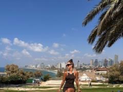 Ksenia Mishina in a short dress showed her slender legs and climbed a palm tree