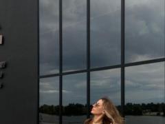 Lesya Nikityuk in a slinky jumpsuit showed off her figure, she showed how right it is to stand on a wakeboard