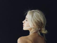 Dasha Kvitkova, with her bare back, roared with a sensual photo shoot
