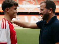 Ajax signed a contract with the son of Raphael van der Wart