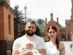Евгения Эмеральд на фоне слухов о разводе намекнула, что муж хочет забрать у нее ребенка