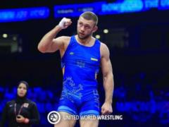 Украинский борец завоевал медаль ЧМ и отказался от совместного фото с россиянином и иранцем