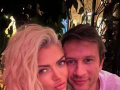 Дмитрий Ступка похвастался страстными поцелуями и объятиями с известной певицей посреди Нью-Йорка