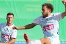 Gunichev defeats the attack of Minai in the battle against Obolon