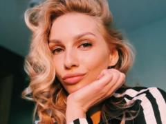 Звезда  Женского Квартала  намекнула на отношения с известным певцом