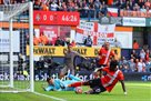 Tottenham won a victory over Luton thanks to van de Ven s debut goal
