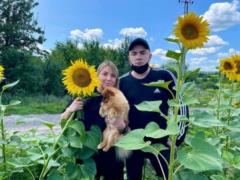 Андрей Данилко нежно поздравил  маму  Верки Сердючки и показал ее красивое фото с необычным букетом