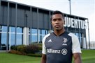 Juventus know replacement for Alex Sandro