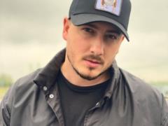 Известный украинский певец шокировал, что женился и показал свою жену с экзотическим именем