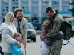 Сериал  Перші дні  о войне в Украине покажут на Netflix: как в Киеве прошел допремьерный показ