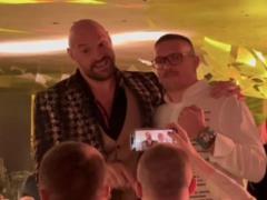Усик и Фьюри встретились в Саудовской Аравии – украинец удивил своим поступком