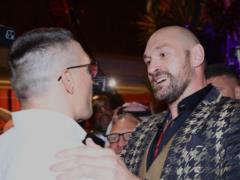 Усик и Фьюри устроили дуэль взглядов в ринге после боя  Цыганского короля  с Нганну