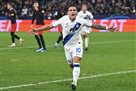 Martinez s goal from the penalty spot brought Inter s victory over Salzburg