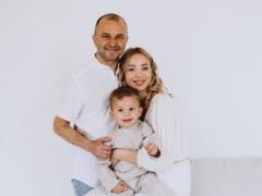Жена Виктора Павлика показала, как борется с задержкой речи их сына