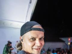 Участник известной музыкальной группы впервые стал дедушкой и показал фото малыша