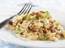 Легкий рисовый салат с сельдереем и шампиньонами