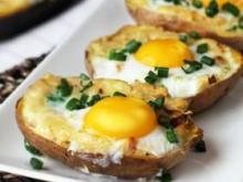 Запеченный картофель с яйцом и сыром: вкусное начало недели