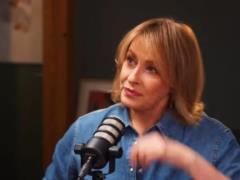 Елена Кравец со слезами на глазах рассказала о разнице воспитания младших двойняшек и старшей дочери