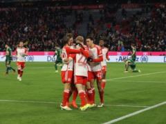 Бавария  выиграла перенесенный матч Бундеслиги и продолжила чемпионскую погоню за  Байером 