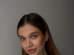 28-летняя Саша Бо со слезами призналась, с чем попрощалась после появления третьего ребенка
