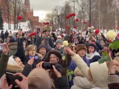 В центре Москвы собрались родственники мобилизованных, которые требуют от Путина вернуть оккупантов домой
