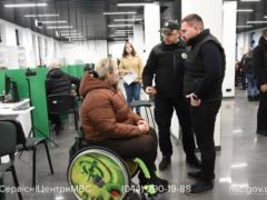 Сервисные центры МВД получили специальные авто для экзаменов людей с инвалидностью