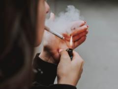 Отказ от курения снижает риск рака в любом возрасте – исследование