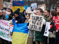 Если Украина проиграет, в ЕС может выехать 10 млн беженцев — депутат Бундестага