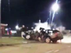 В Мариуполе российские военные на «Урале» снесли автомобиль, в котором ехала семья. Есть погибший