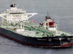 Танкеры, связанные с торговлей российской нефтью, остановились после санкций США — Bloomberg