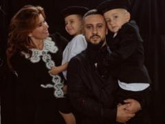 Жена MONATIK впервые за длительное время показала их заметно подросших сыновей