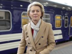 В годовщину полномасштабного вторжения РФ в Киев прибыла президент Еврокомиссии