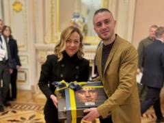 Группа  Антитела  показала подарок от премьер-министра Италии Мелони, которая является их поклонницей