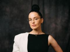 38-летняя Даша Астафьева показала, как выглядит до и после макияжа