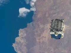 К Земле летит гигантский кусок мусора с МКС, куда он упадет неизвестно