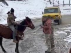На Буковине двое мужчин напали с топорами на представителей ТЦК
