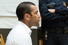Defender of Dani Alves sought a easing of punishment for the ex-football player