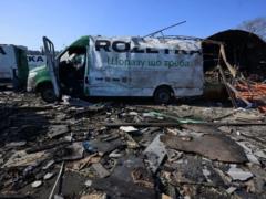 Ракета разрушила здание склада Rozetka в столице в ходе утреннего обстрела